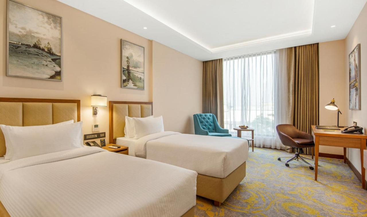 Golden Tulip Jalandhar Hotel ภายนอก รูปภาพ