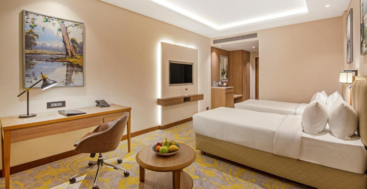 Golden Tulip Jalandhar Hotel ภายนอก รูปภาพ