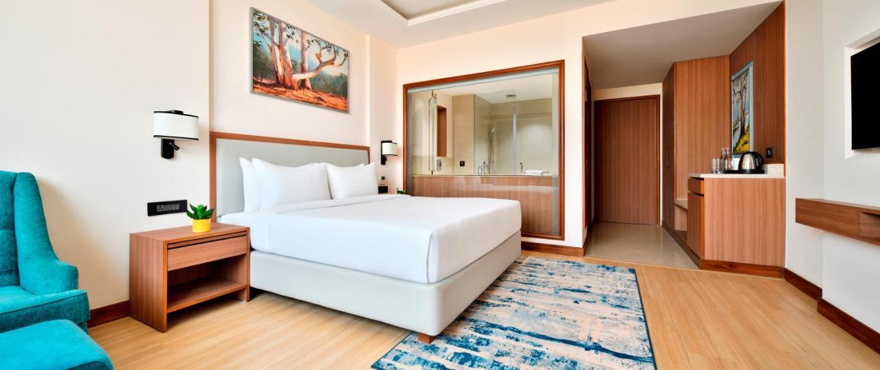 Golden Tulip Jalandhar Hotel ภายนอก รูปภาพ