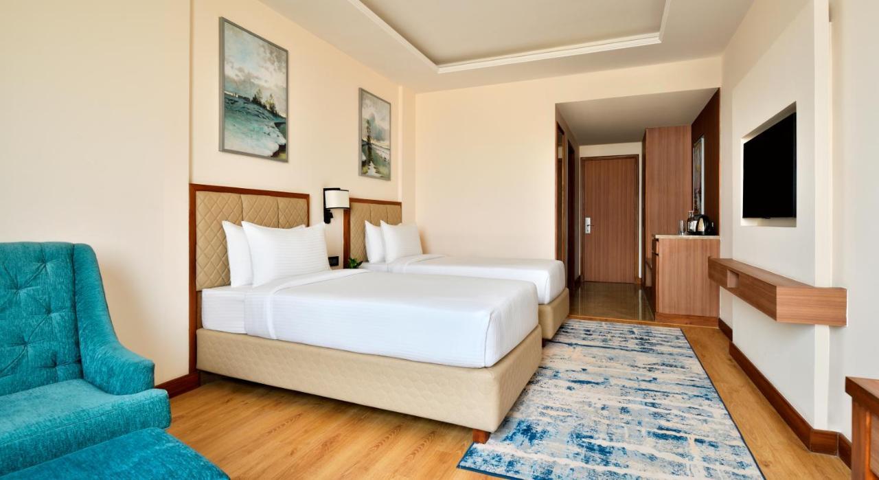 Golden Tulip Jalandhar Hotel ภายนอก รูปภาพ