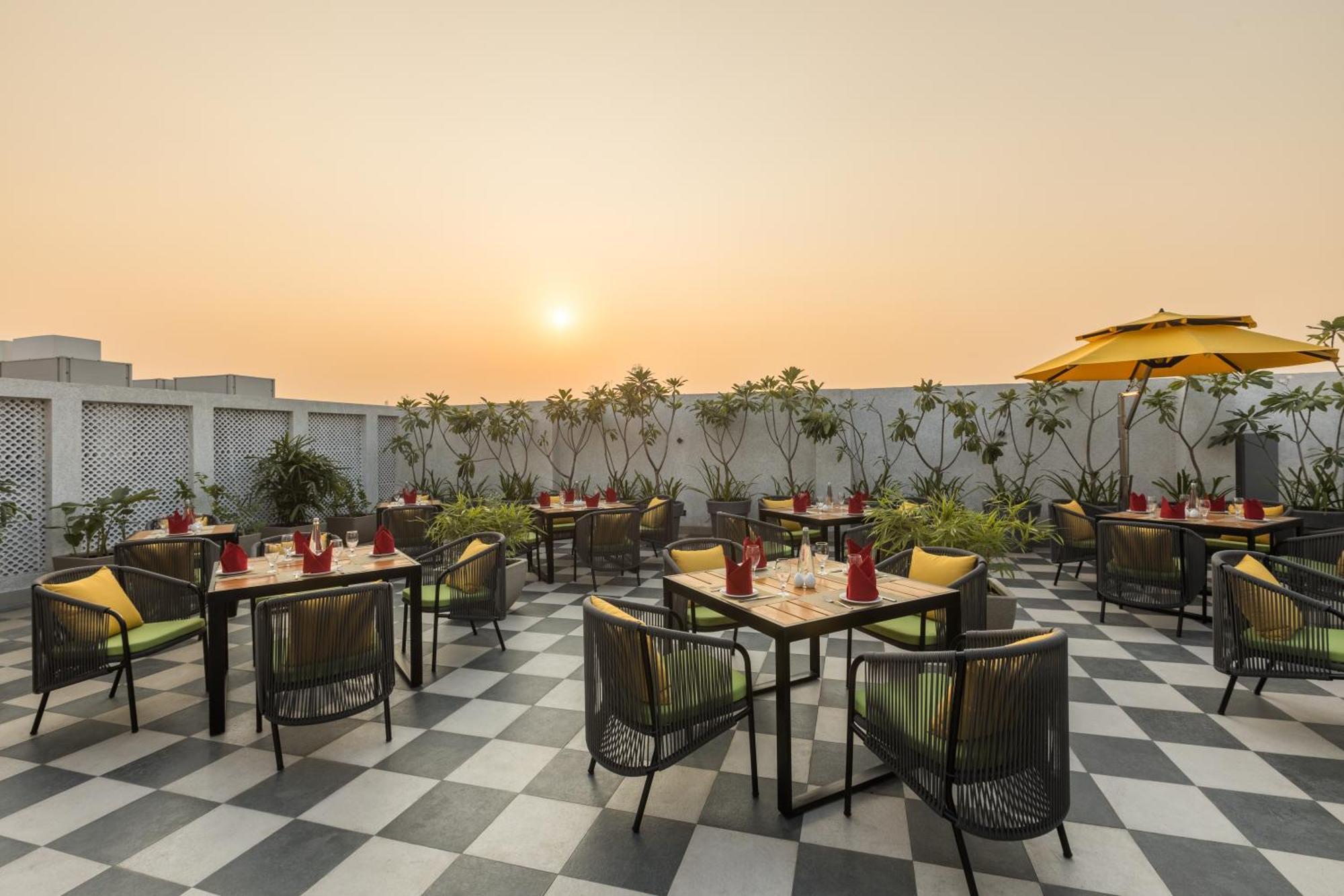 Golden Tulip Jalandhar Hotel ภายนอก รูปภาพ